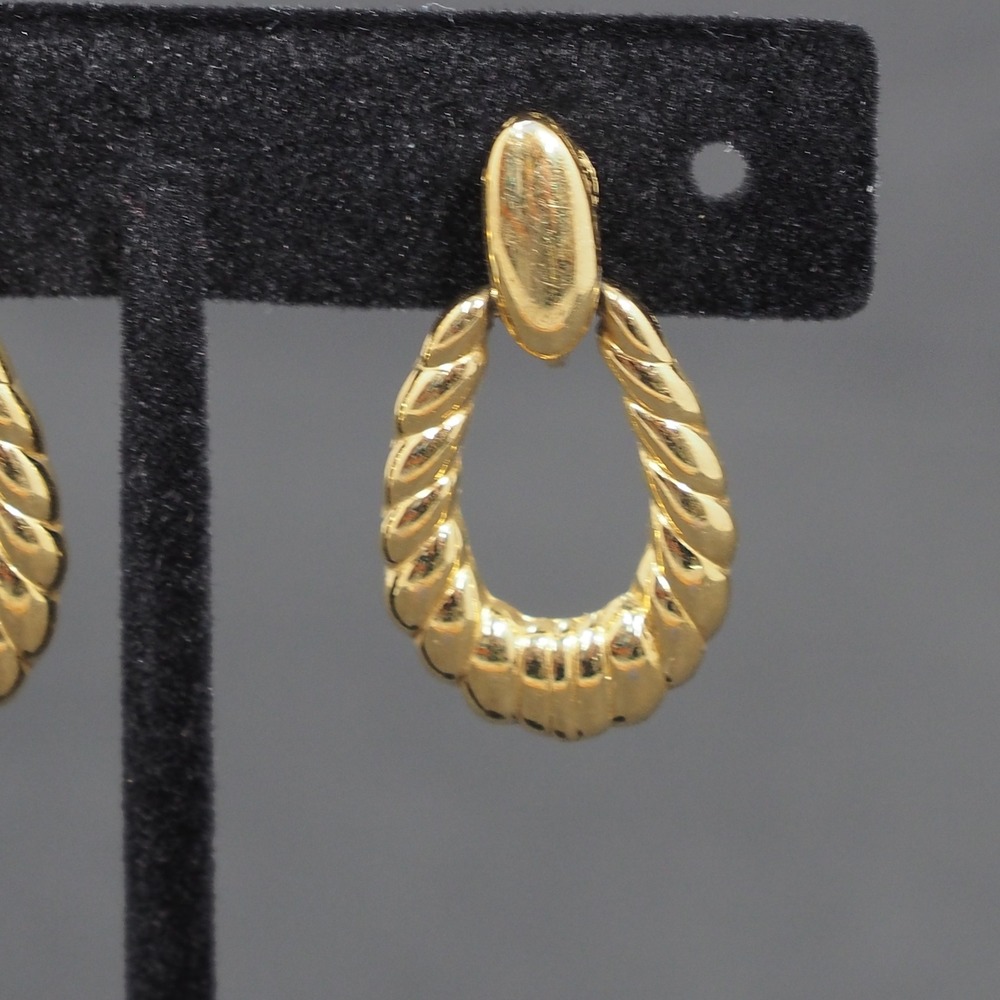 Vintage Trifari Signed Gold Tone Clip On Earrings Twisted Rope Hoop Doorknocker - Picture 2 of 12